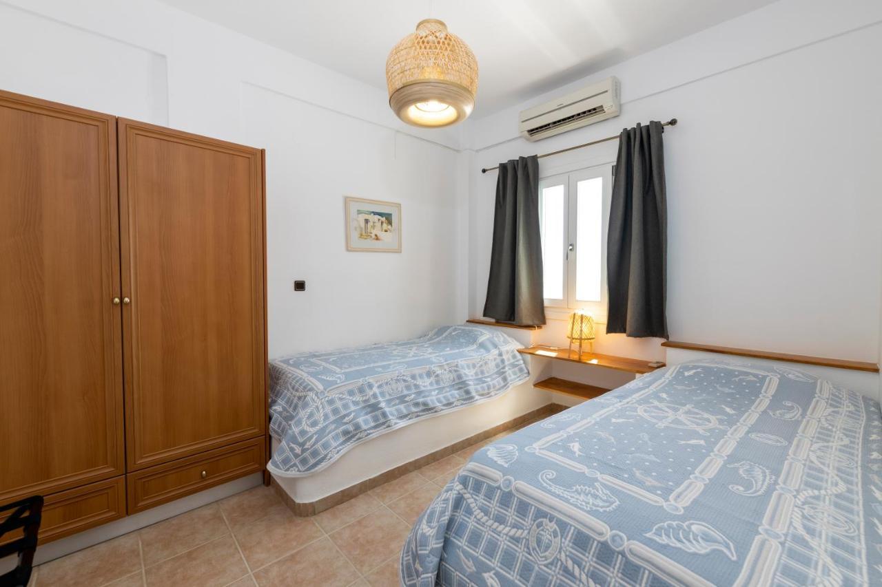 Pension Moschoula Platis Gialos  Exteriör bild