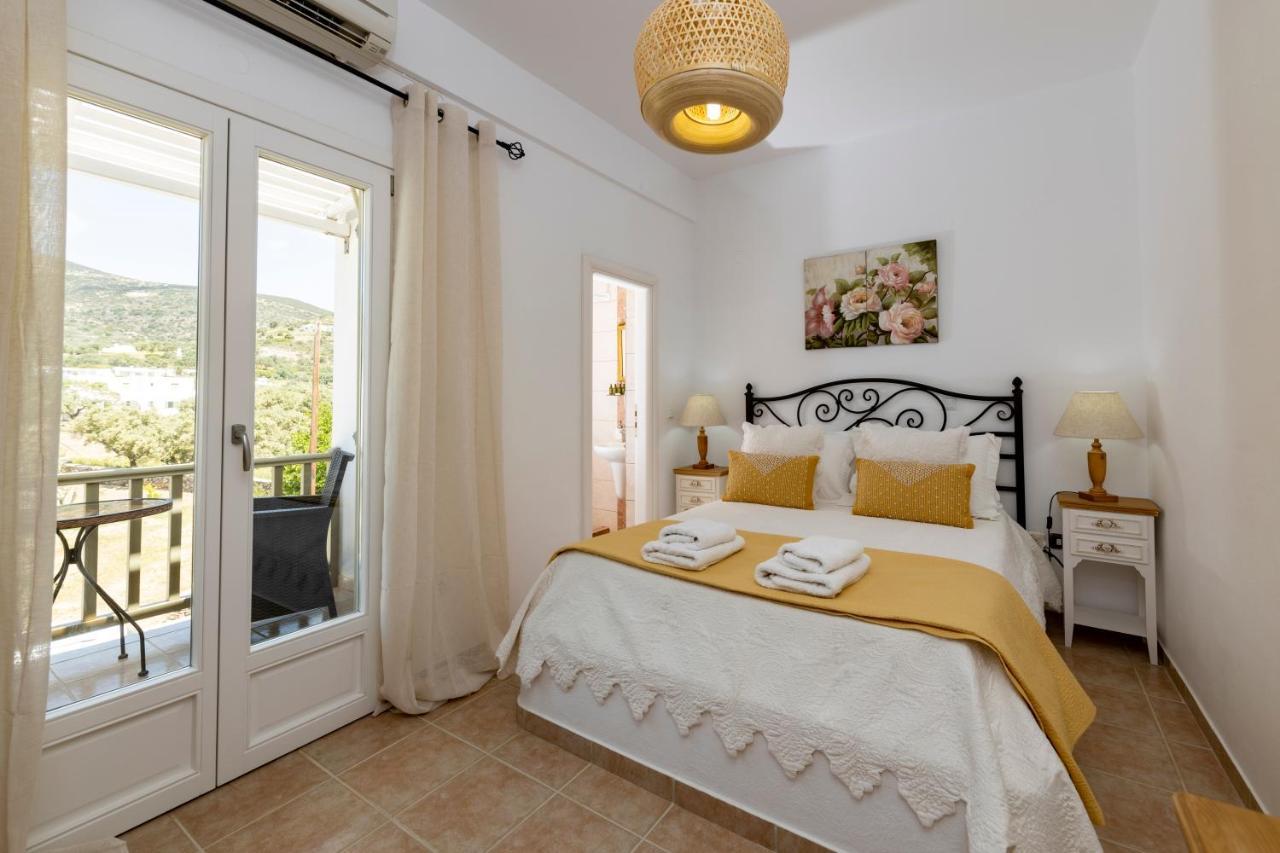 Pension Moschoula Platis Gialos  Exteriör bild